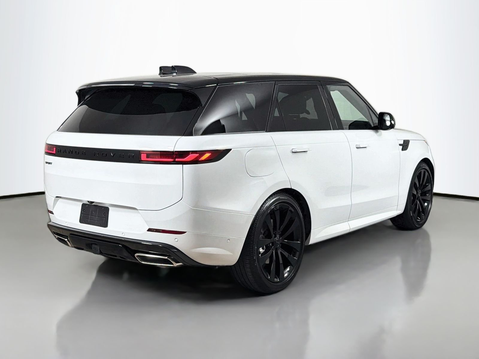 New 2026 Fuji White Land Rover Dynamic SE image 5
