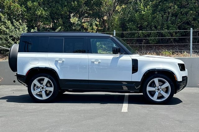 New 2026 Fuji White Land Rover X-Dynamic SE image 6