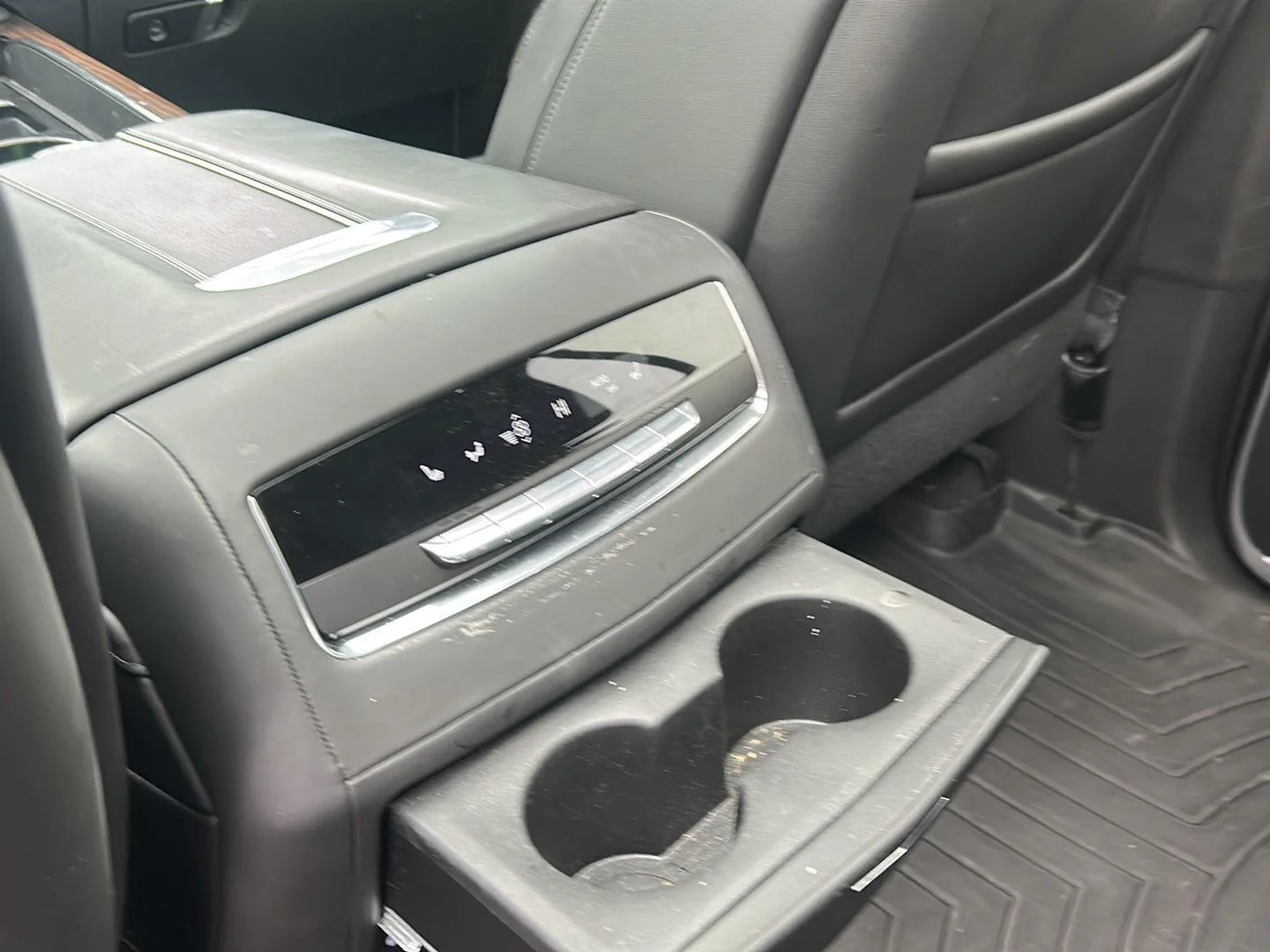 Used 2021 Crystal White Tricoat Cadillac Premium Luxury Platinum image 9