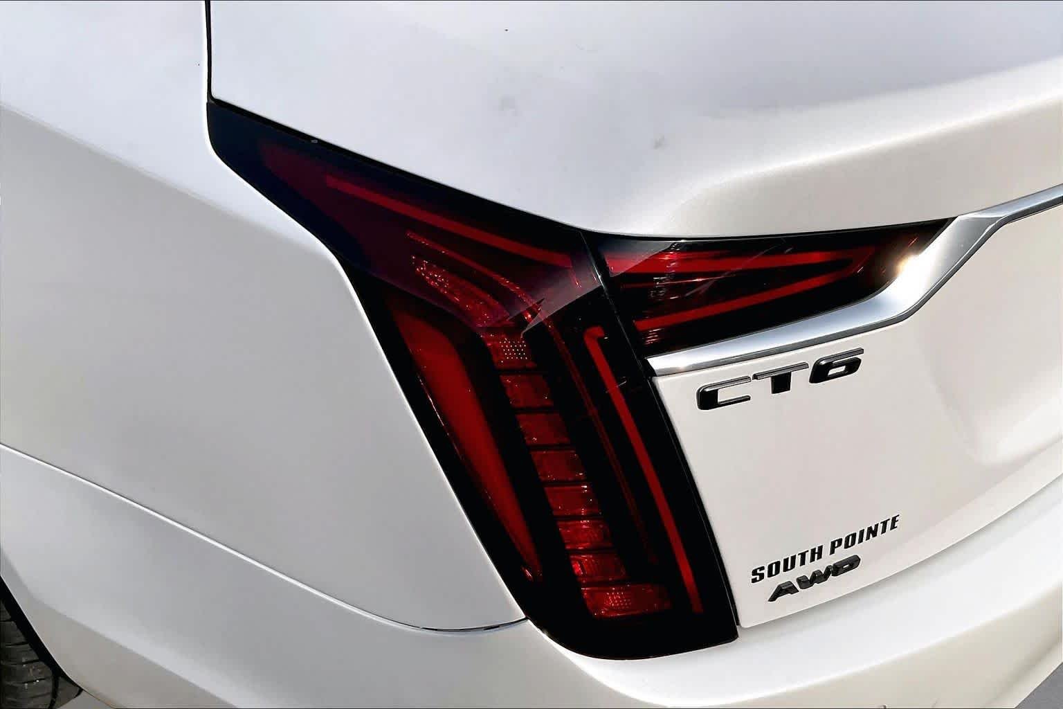 Used 2020 Crystal White Tricoat Cadillac Premium Luxury image 28