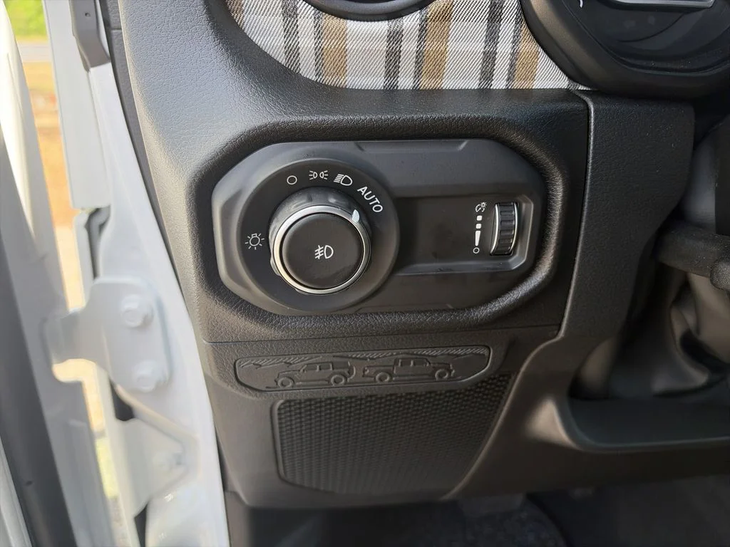 New 2026 Bright White Clear-Coat Exterior Paint Jeep 85th Anniversary Edition image 19