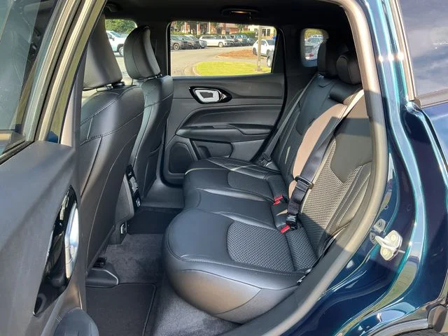 New 2026 Fathom Blue Pearl-Coat Exterior Paint Jeep Latitude image 25