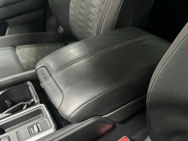 2025 Nissan Pathfinder SV - Photo 28