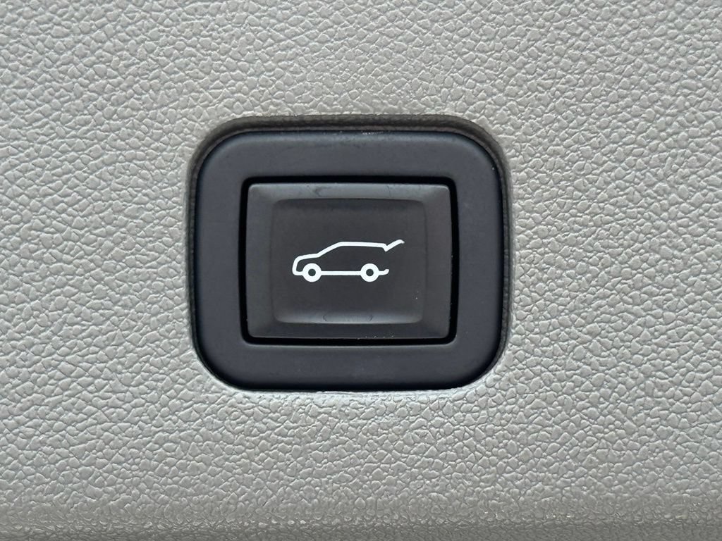 Used 2020 CRYSTAL WHITE TRICOAT Cadillac FWD Premium Luxury image 38