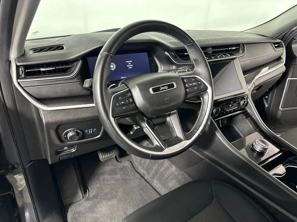 Used 2021 Gray Jeep Laredo image 8