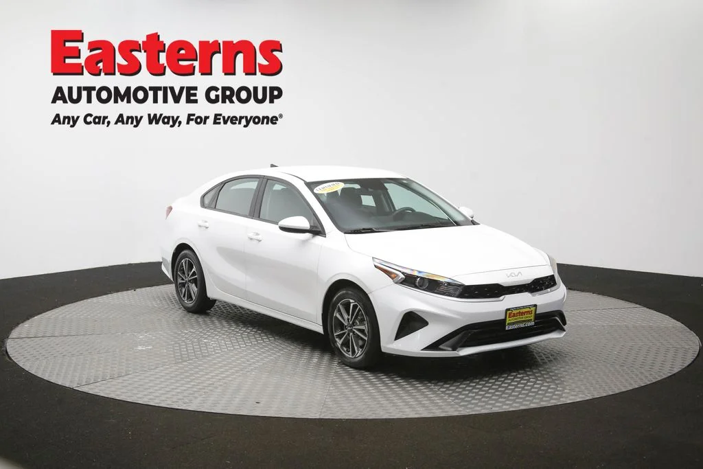 Used 2023 White Kia LXS image 48