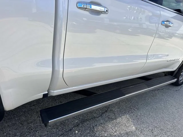 Used 2023 White GMC Denali Ultimate image 50