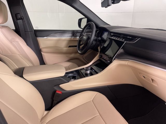 New 2025 Silver Zynith Exterior Paint Jeep Limited image 14