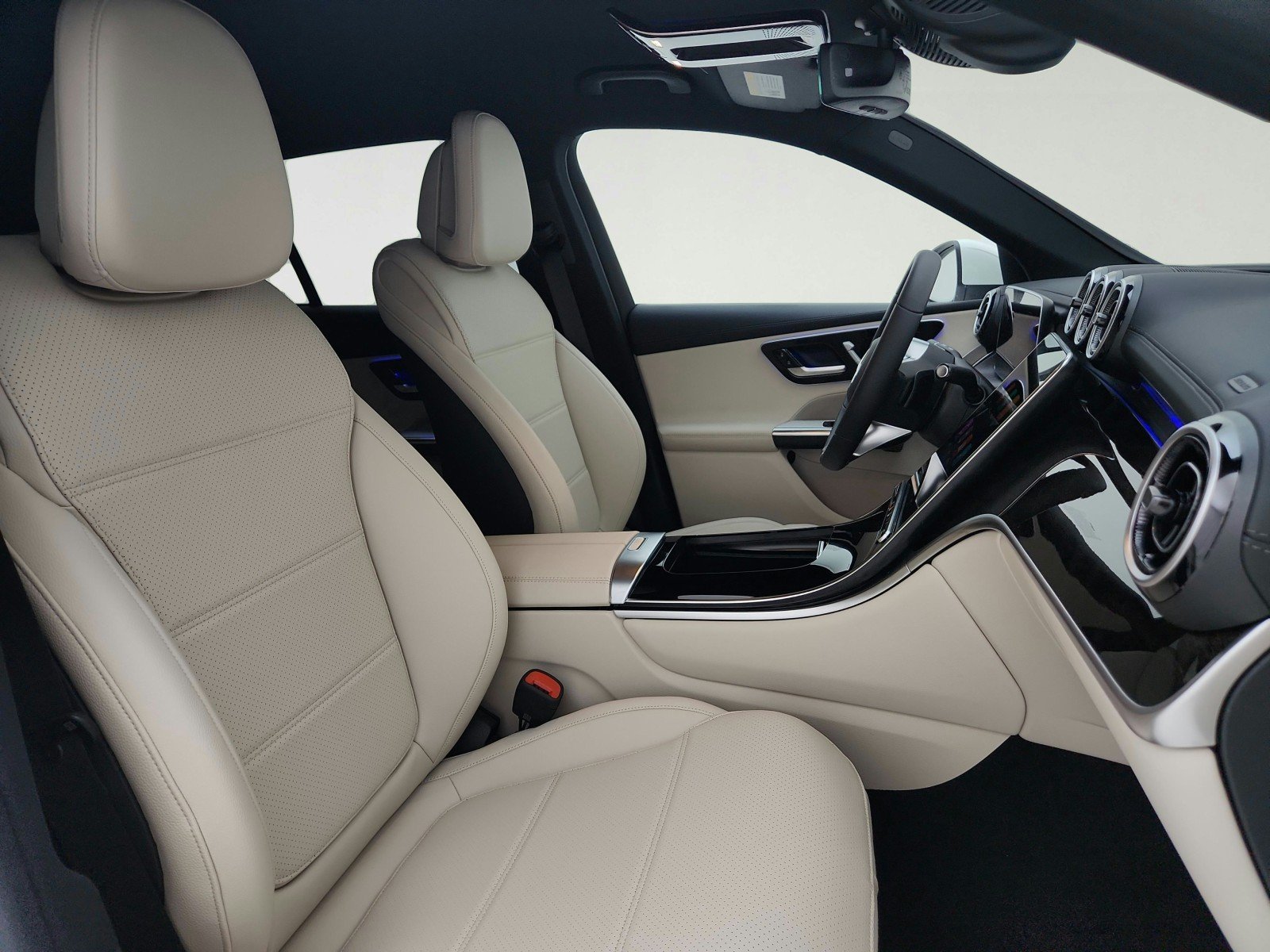 Certified Used 2025 Polar White Mercedes-Benz GLC 300 image 29