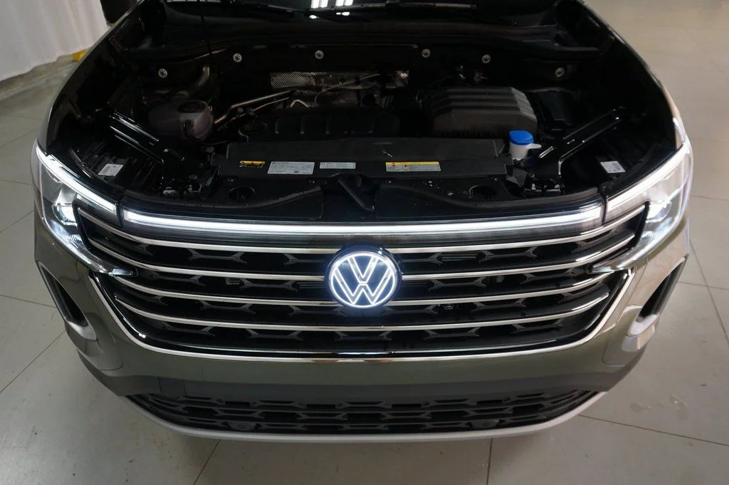 New 2026 Green Volkswagen 2.0T SE w/Technology image 32