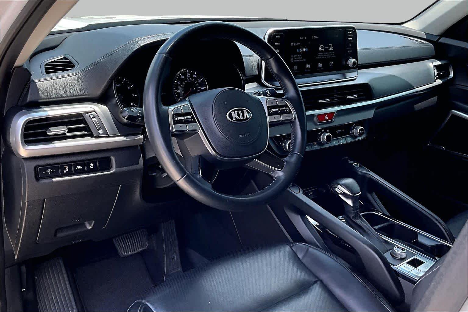 Used 2020 Snow White Pearl Kia S image 16