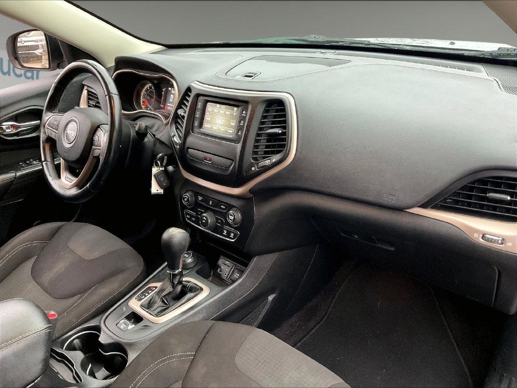 Used 2017 Billet Silver Metallic Clearcoat Jeep Latitude image 13