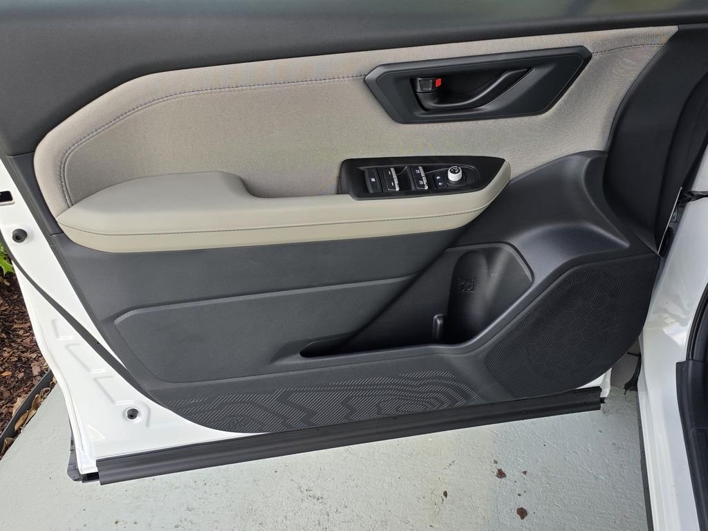 New 2026 CRYSTAL WHITE PEARL Subaru Premium image 30