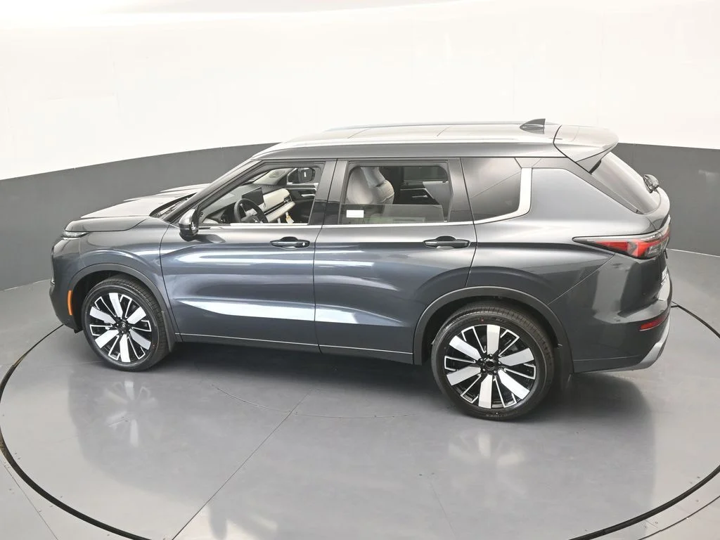 New 2026 Gray Mitsubishi SEL image 48