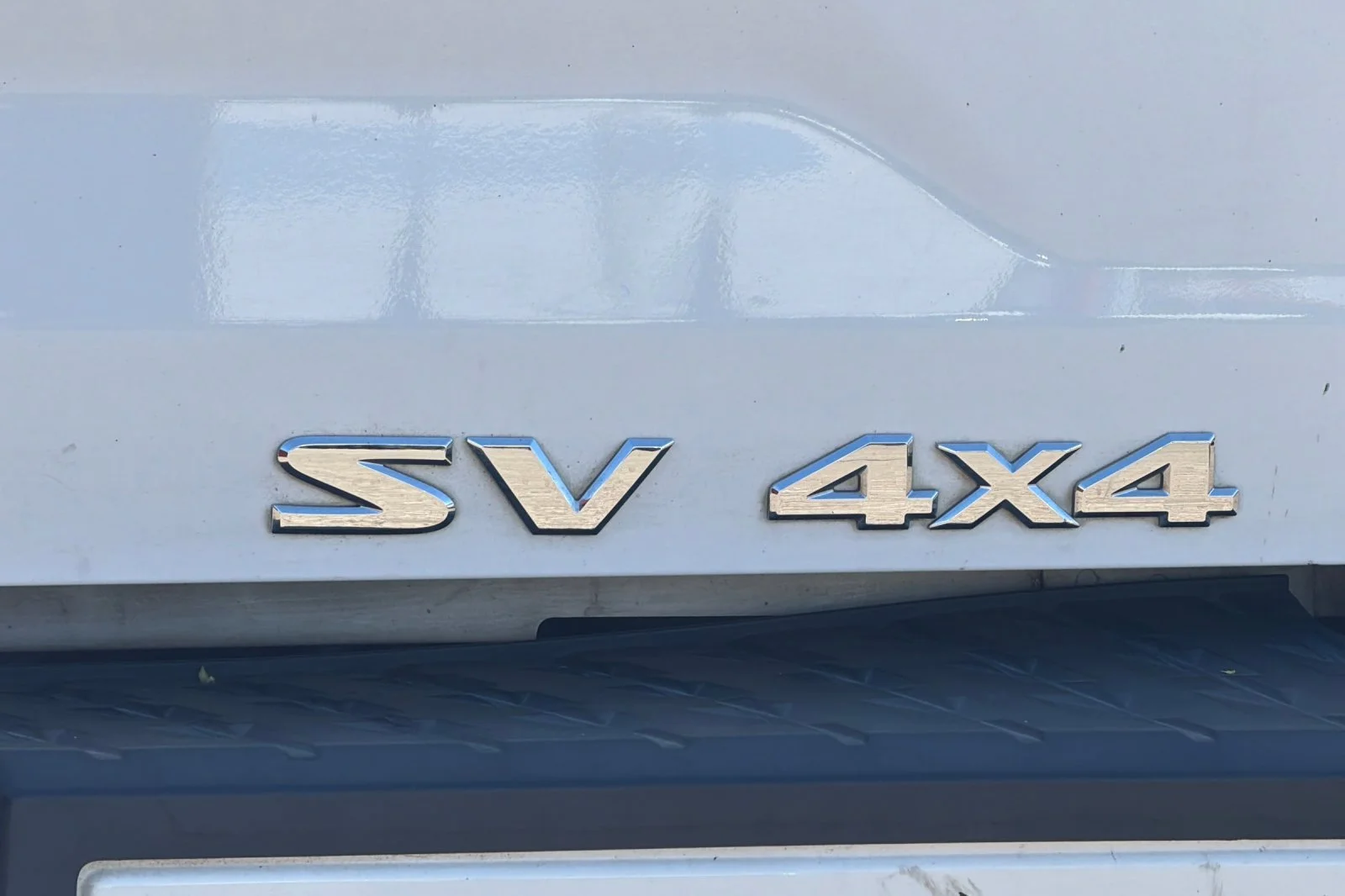 Used 2019 Glacier White Nissan SV image 25