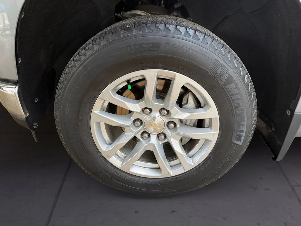 Used 2019 Gray Chevrolet LT image 9