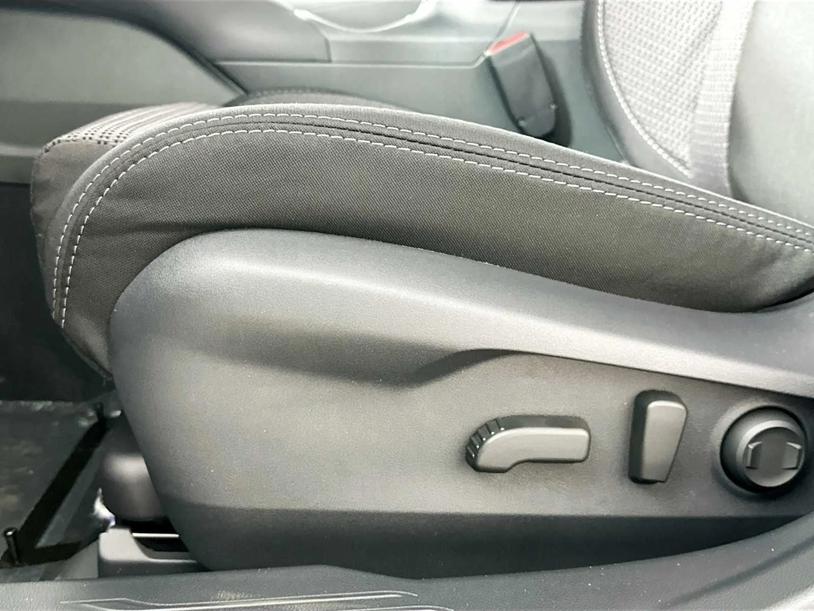 Used 2025 Cosmic Blue Pearl Subaru Premium image 18