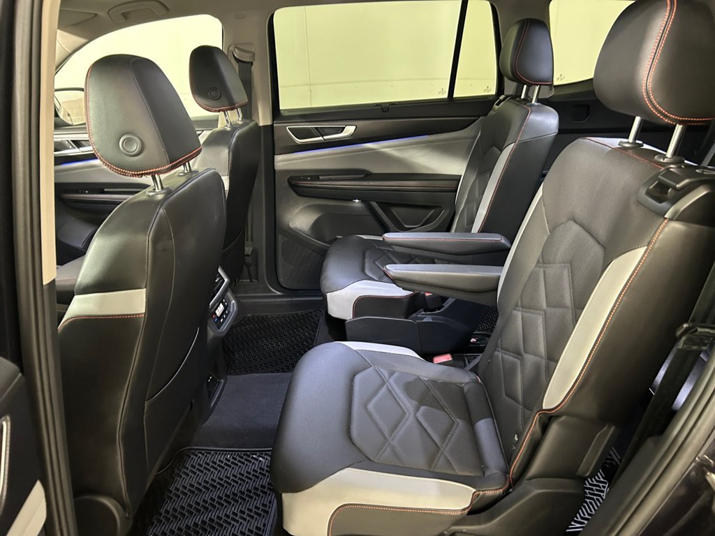 Used 2024  Volkswagen 2.0T Peak Edition SEL image 19