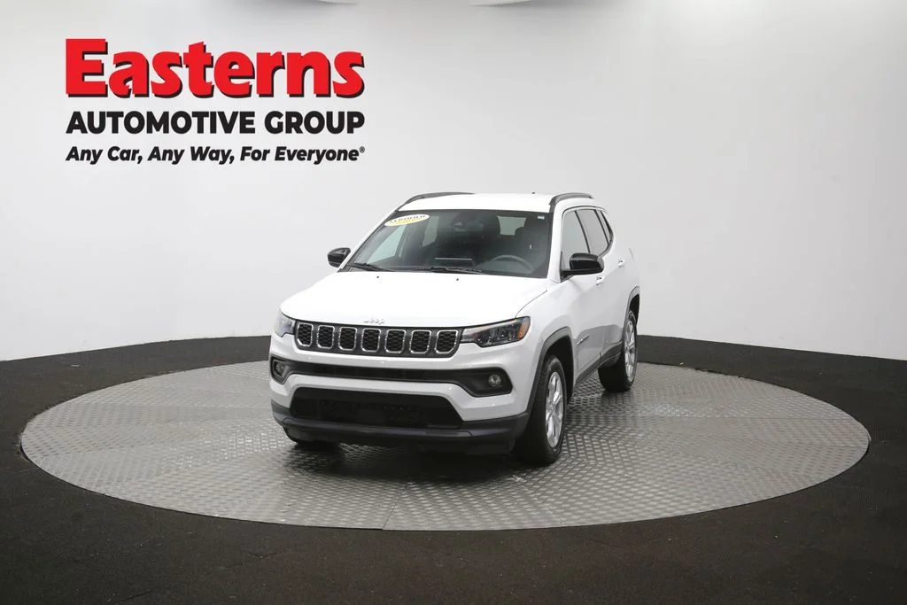 Used 2024 White Jeep Latitude image 49
