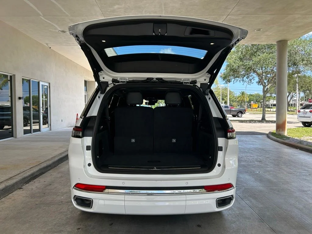 Used 2025 White Jeep Overland image 36