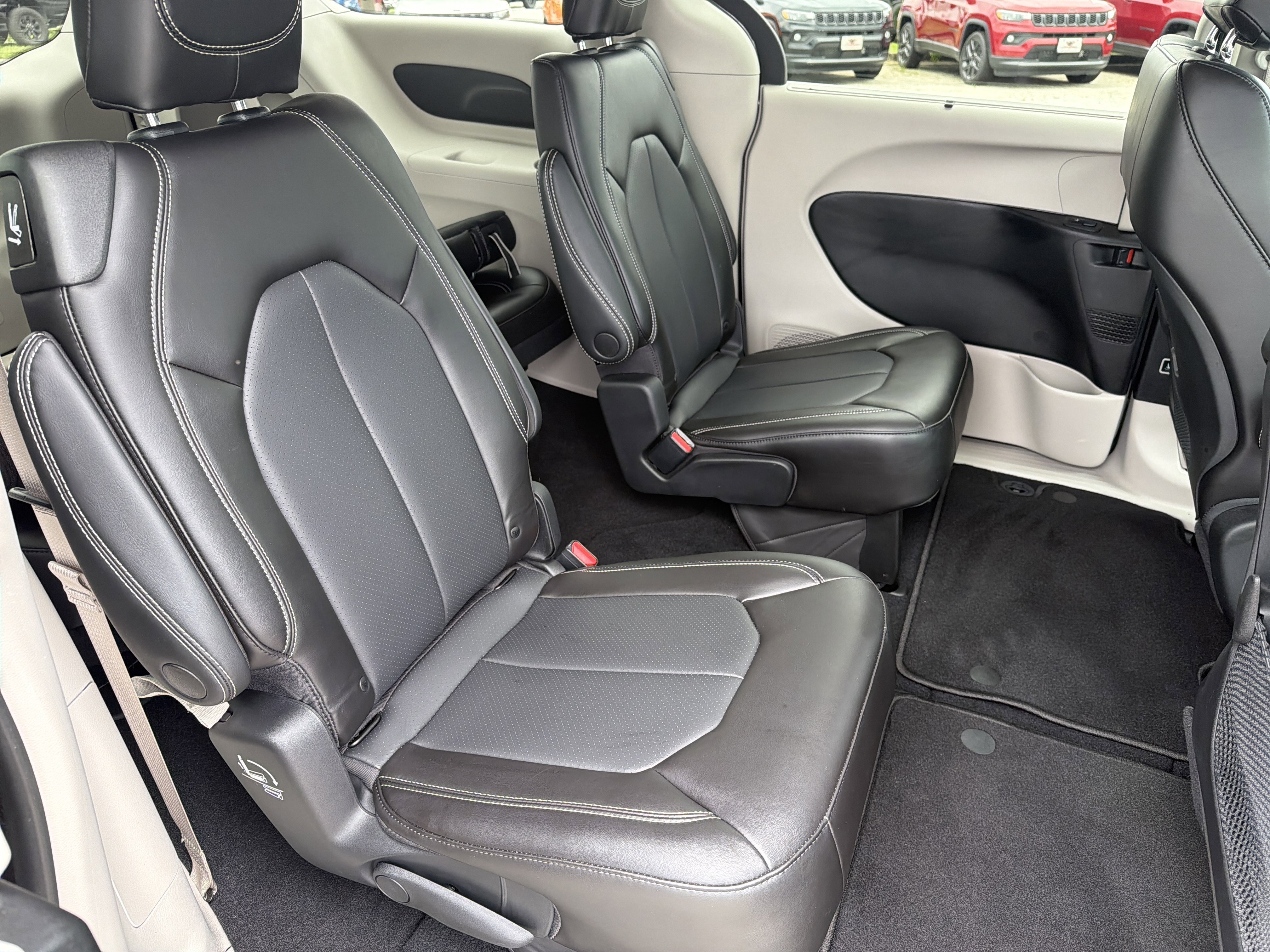 Used 2023 Granite Crystal Metallic Clearcoat Chrysler Touring L image 16
