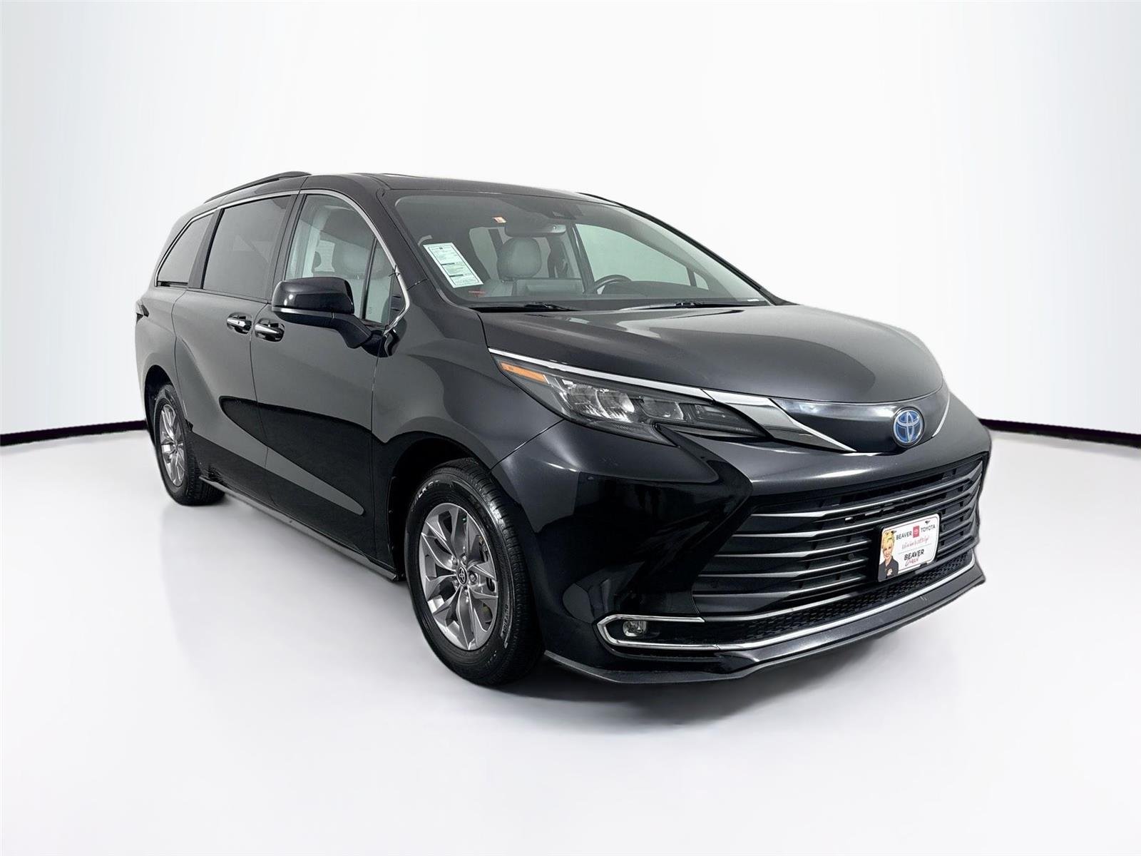 Certified Used 2024 Midnight Black Metallic Toyota XLE 8-Passenger image 9
