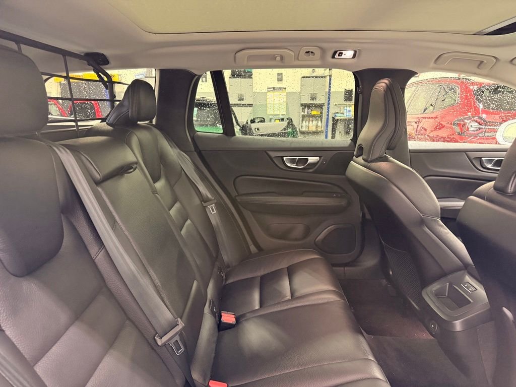 Used 2022 White Volvo  image 26