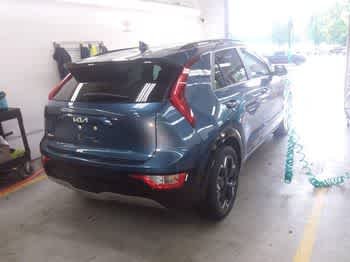 Used 2024 Mineral Blue Kia Wind image 4