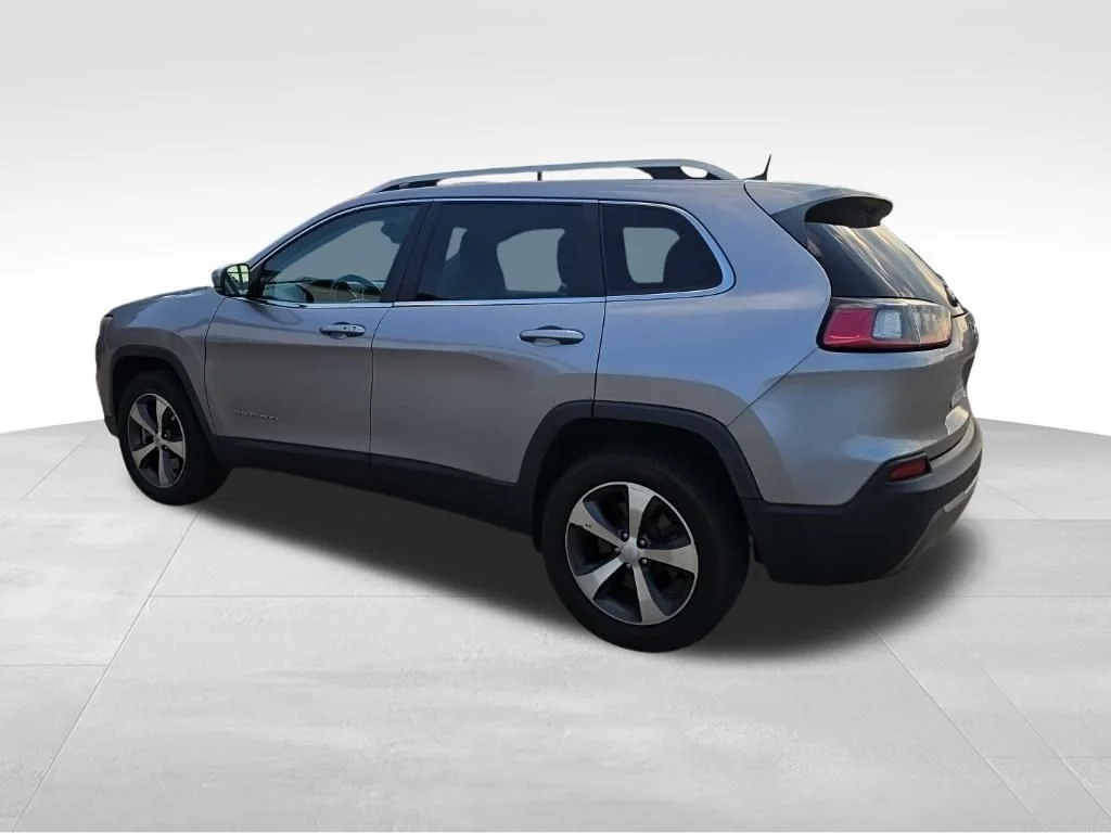 Used 2021 Silver Jeep Limited image 49
