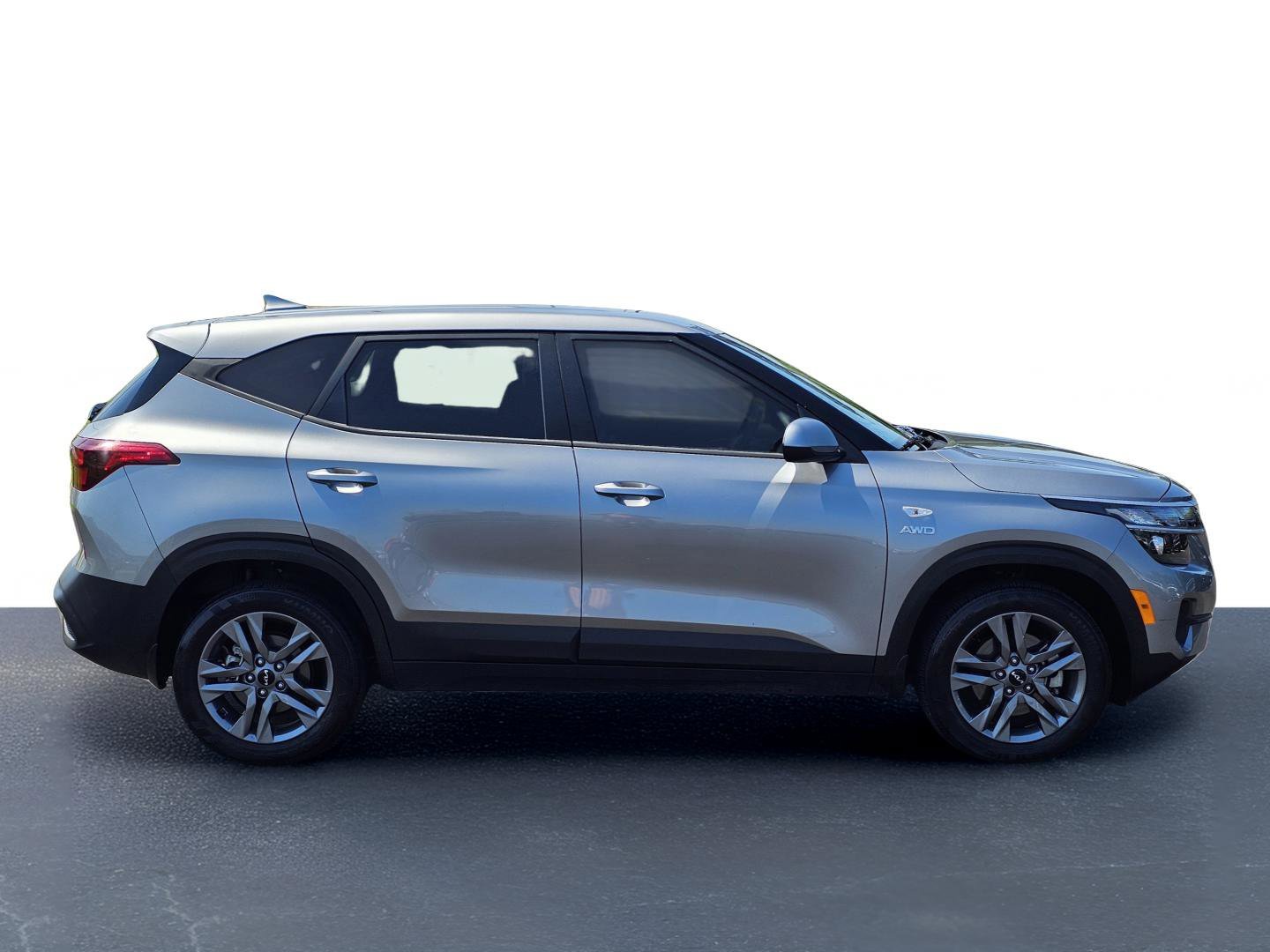 Used 2023 Steel Gray Kia LX image 7