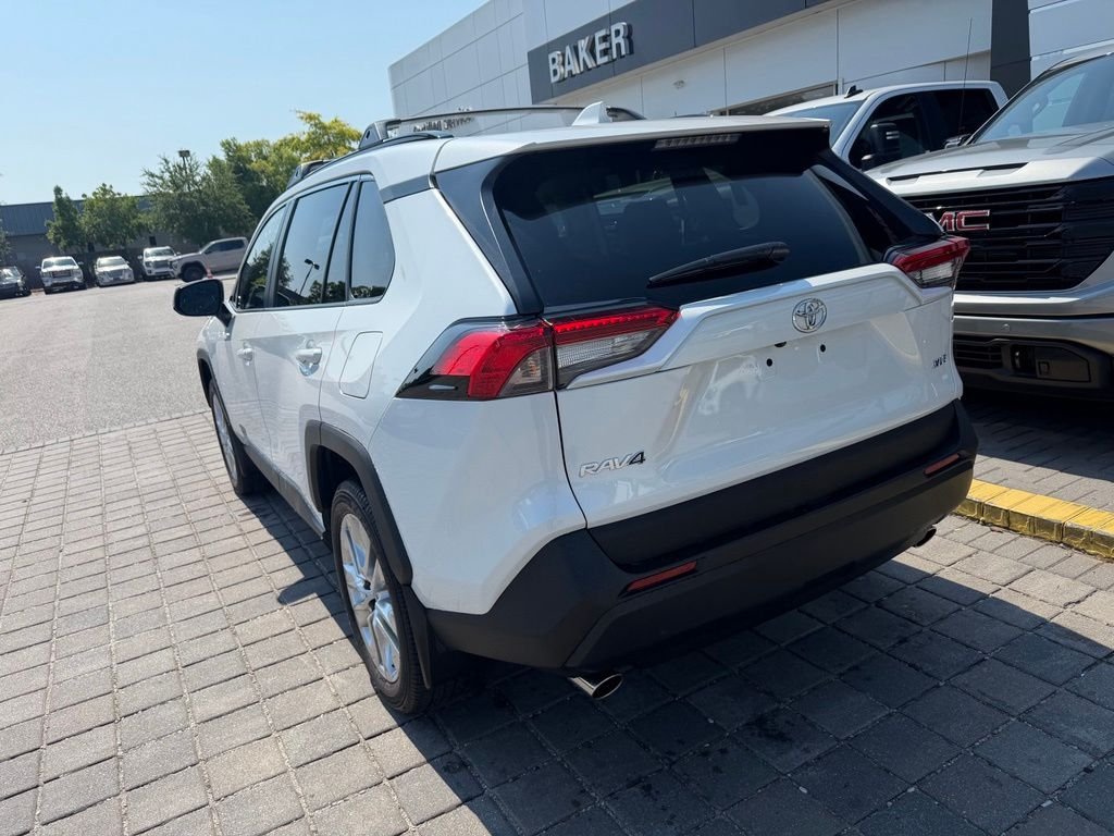 Used 2025 Pearl Toyota XLE Premium image 8