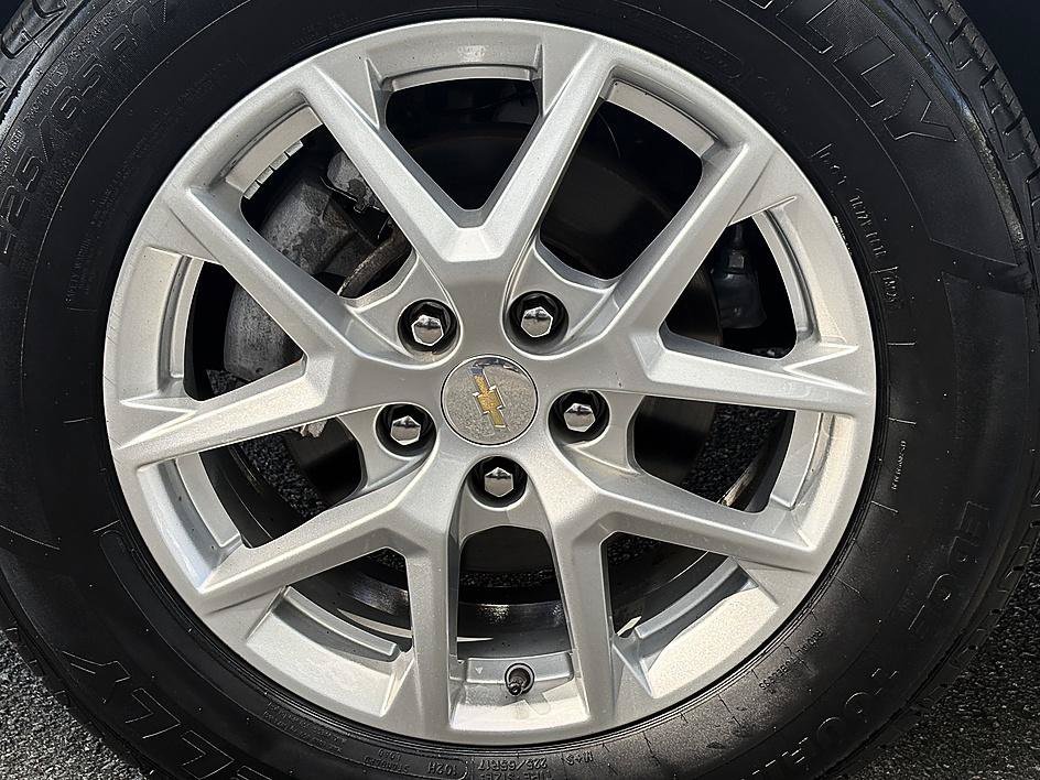 Used 2024 Summit White Chevrolet LS image 8