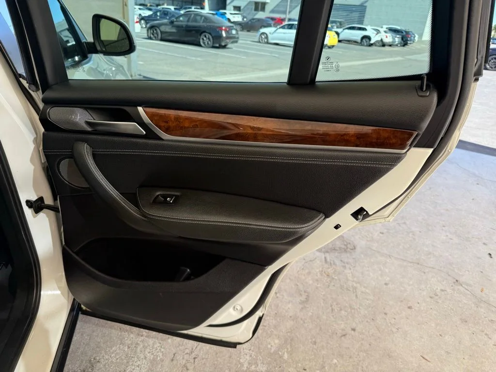 Used 2016 White Metallic BMW xDrive28i image 16