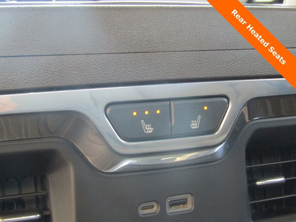 Used 2025 White GMC SLT image 23