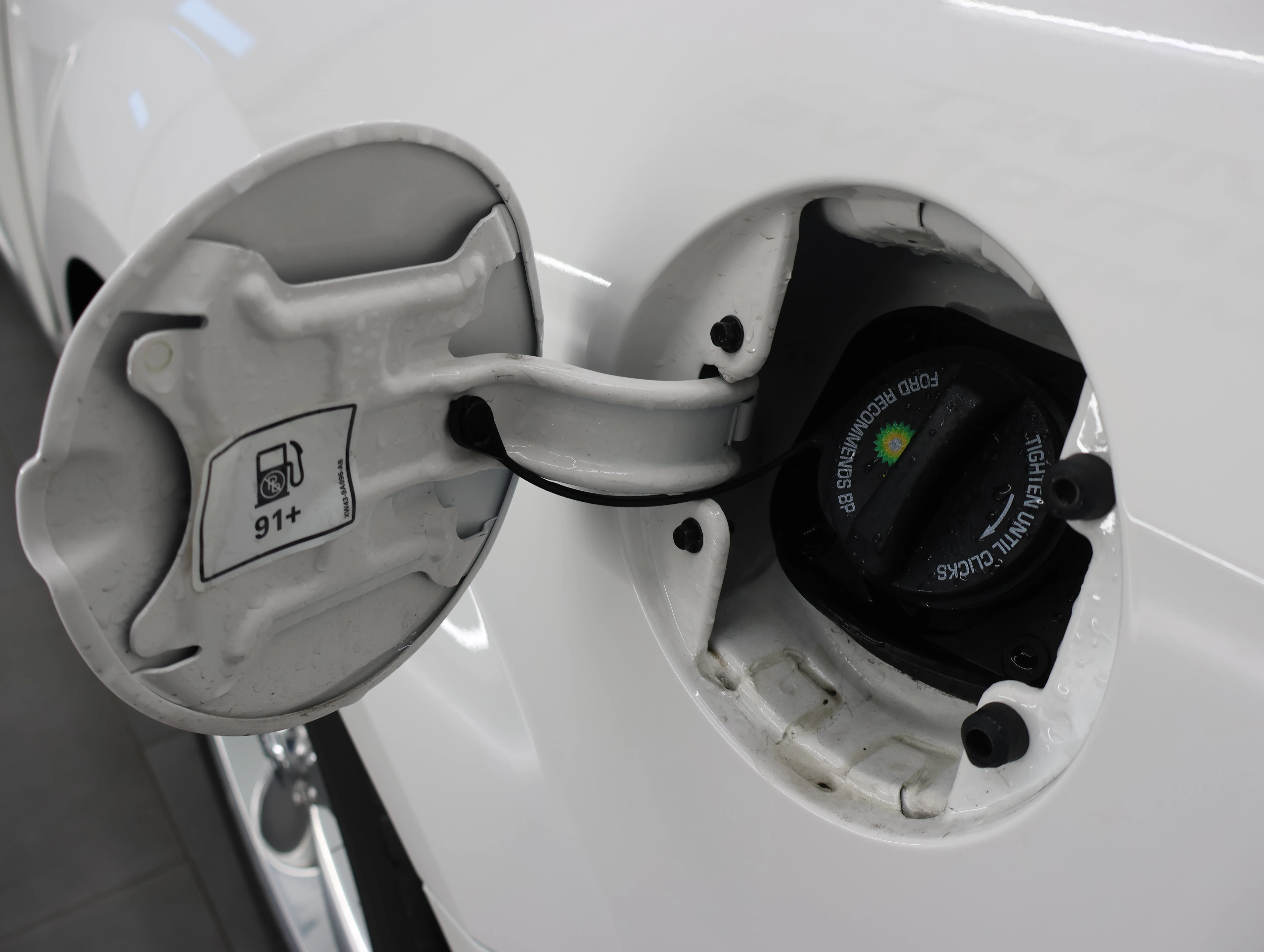 Used 2007 Performance White Ford GT Premium image 33