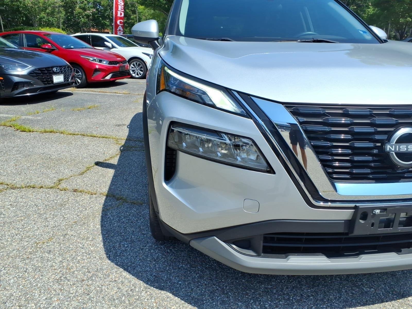 Used 2023  NISSAN SV image 3