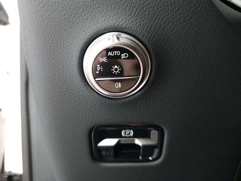 Certified Used 2026 Polar White Mercedes-Benz GLC 300 image 9