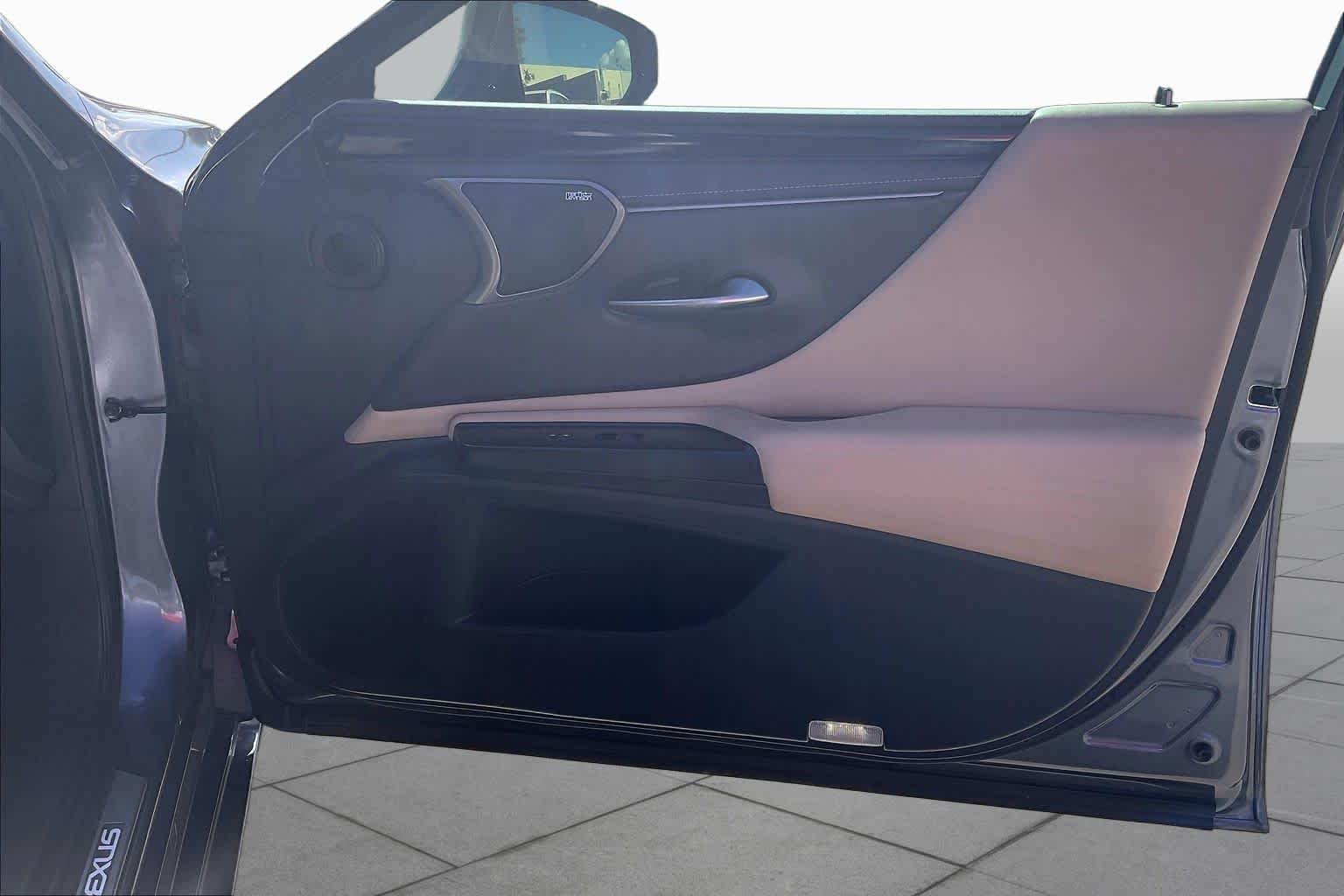 Used 2019 Nebula Gray Pearl Lexus Ultra Luxury image 21