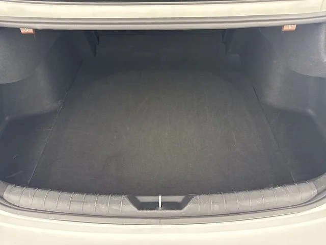Used 2025 White Hyundai SEL image 30