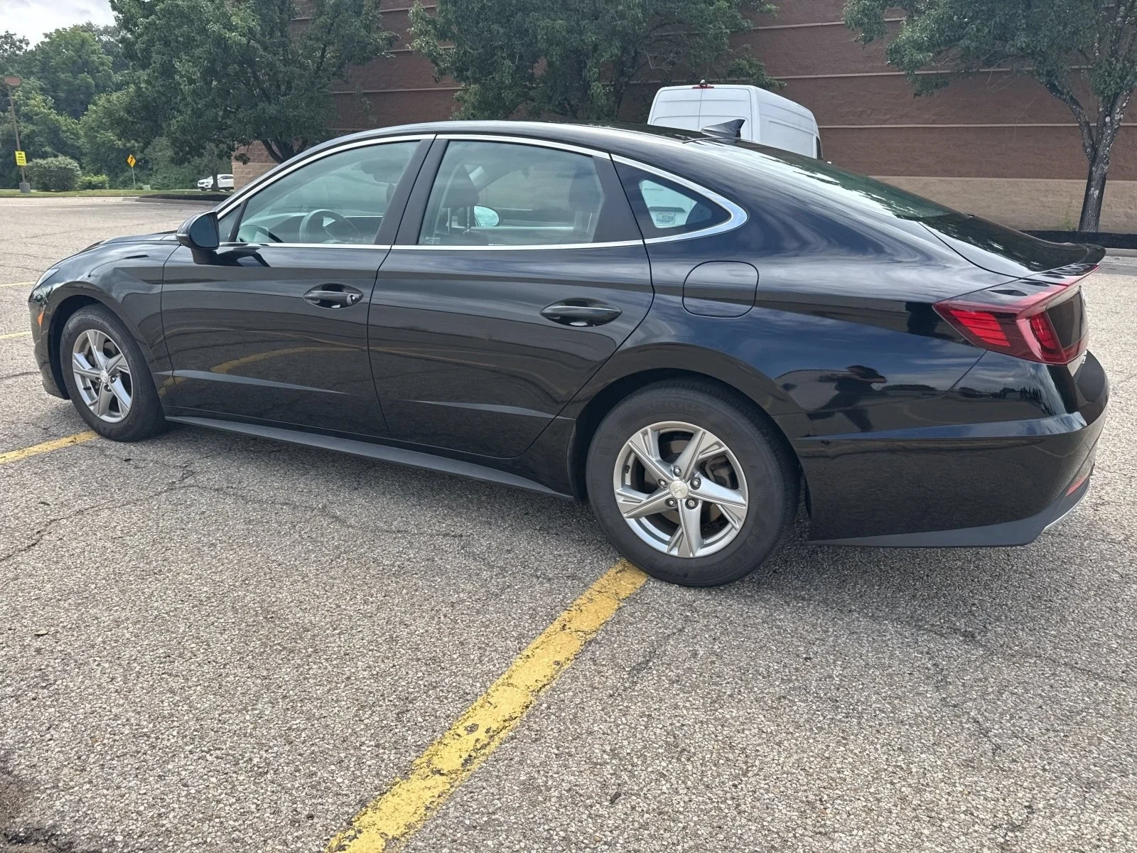 Used 2023 Onyx Black Hyundai SE image 26
