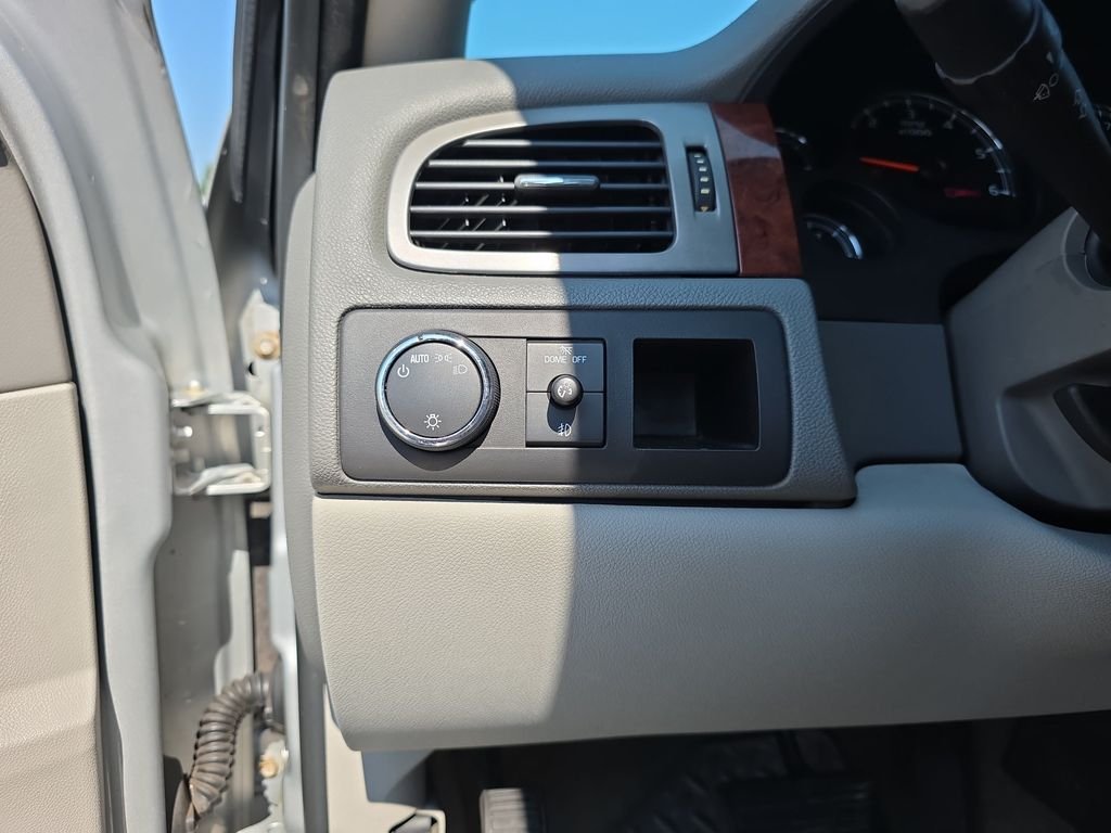 Used 2011 Silver GMC SLT image 20