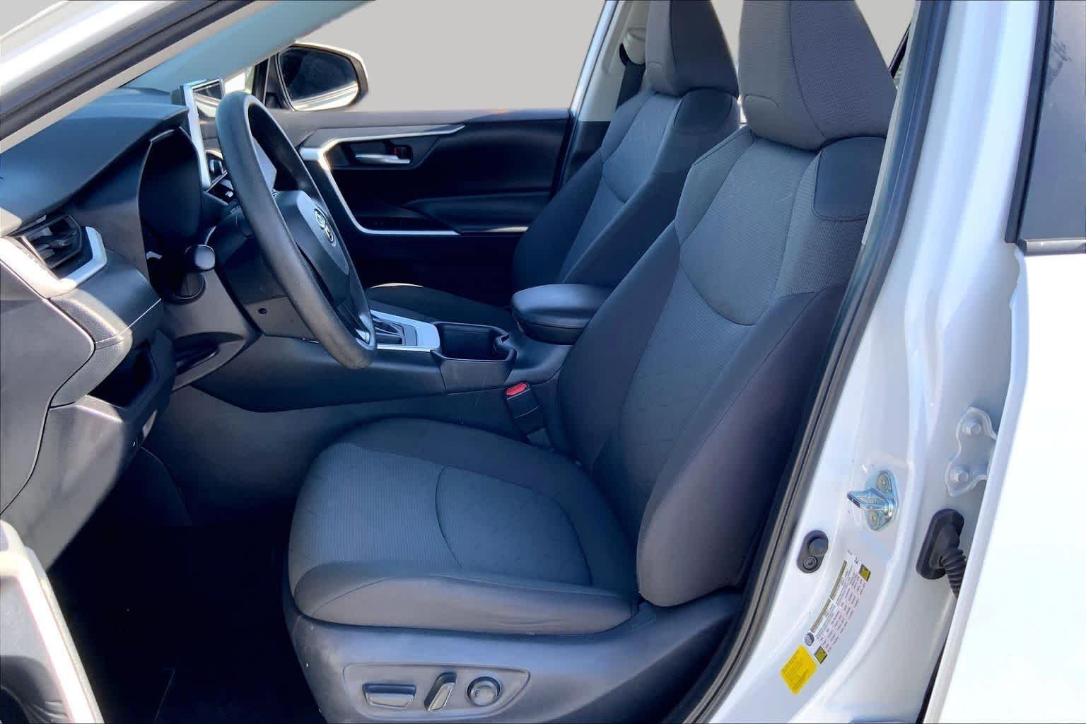 Used 2025 Ice Cap Toyota XLE image 8
