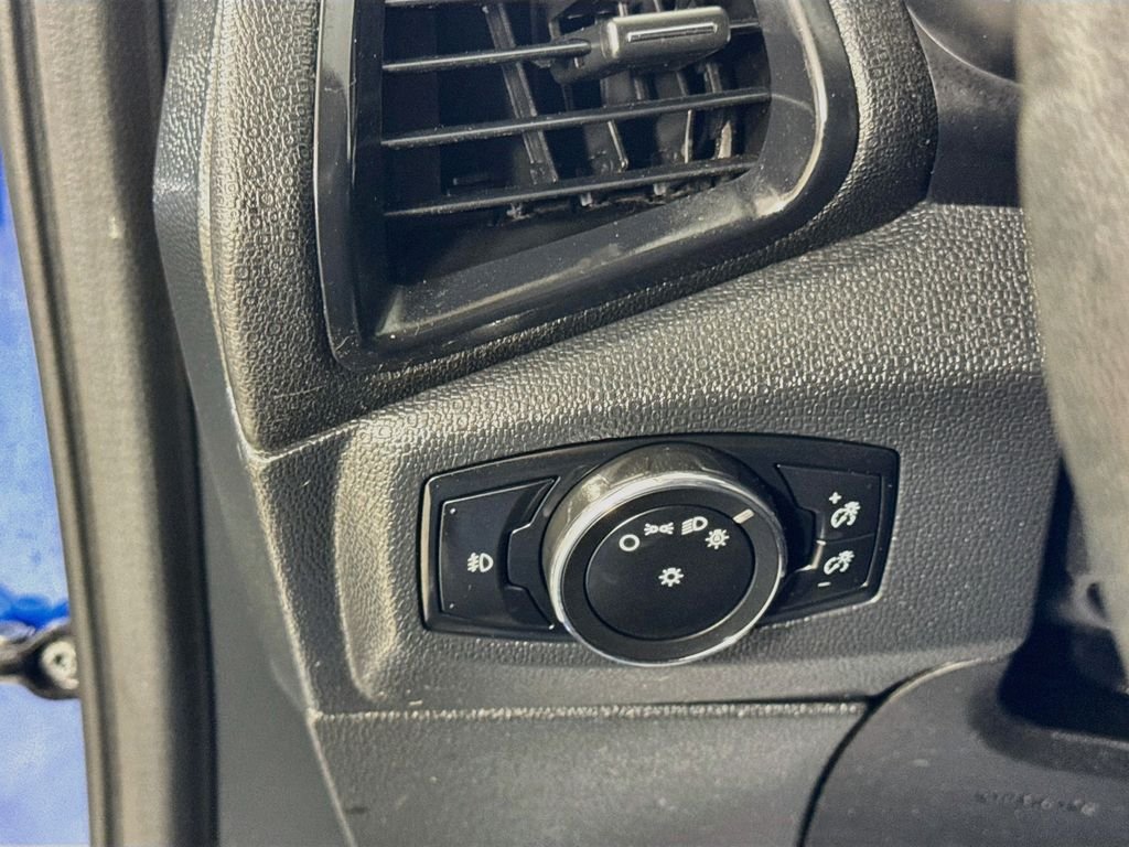 Used 2021 Lightning Blue Metallic Ford SE image 11