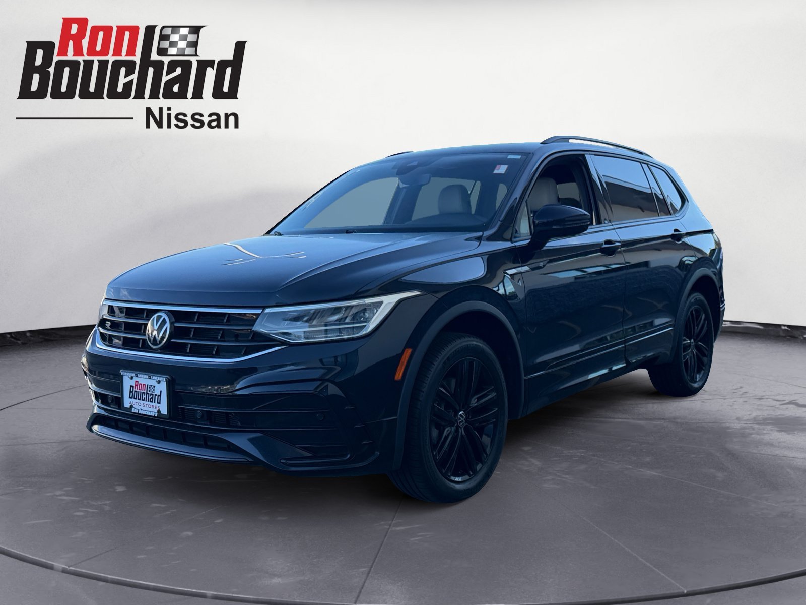 Used 2022 Deep Black Pearl Volkswagen SE R-Line Black image 5