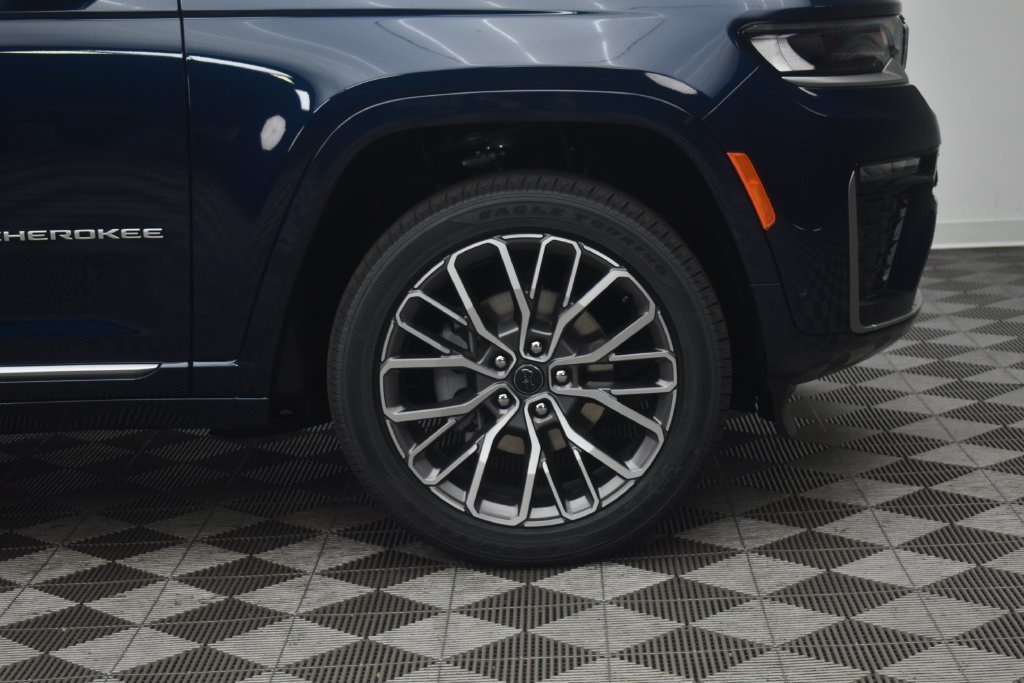 New 2027 Fathom Blue Pearl-Coat Paint Jeep Summit image 6