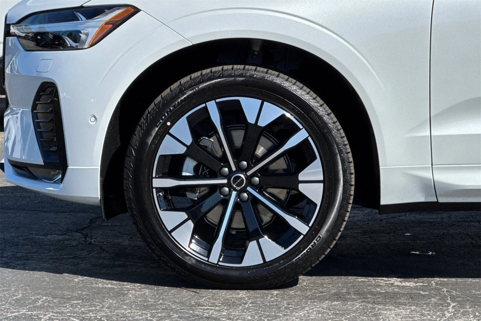 2026 Volvo XC60 Plus - Photo 27