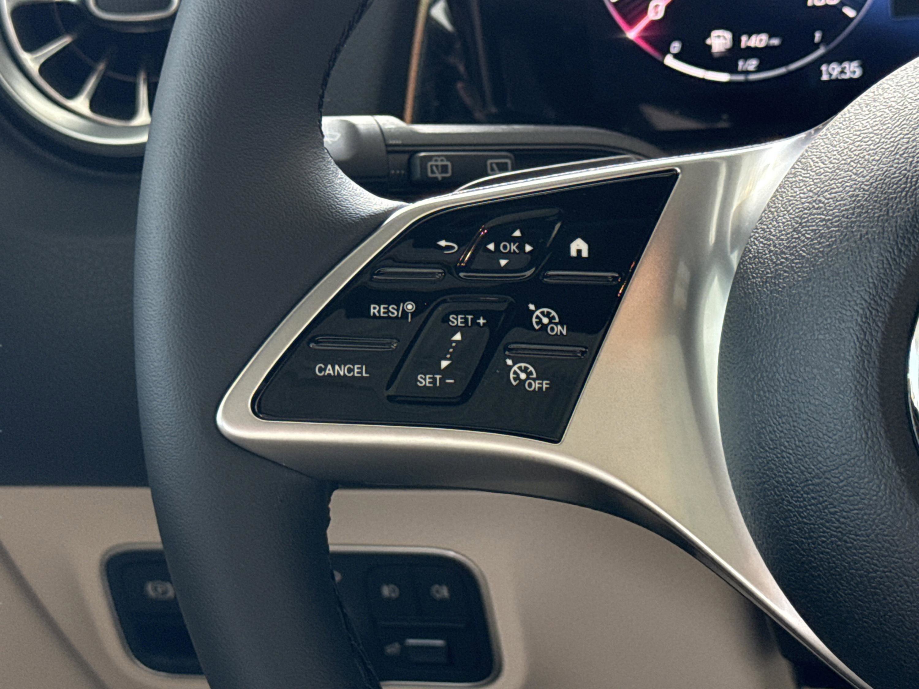 New 2026 Night Black Mercedes-Benz GLB 250 image 35