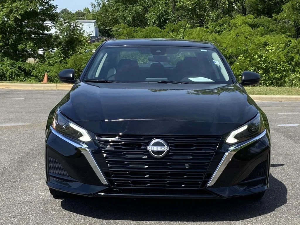 Certified Used 2025 Super Black Nissan SV image 7