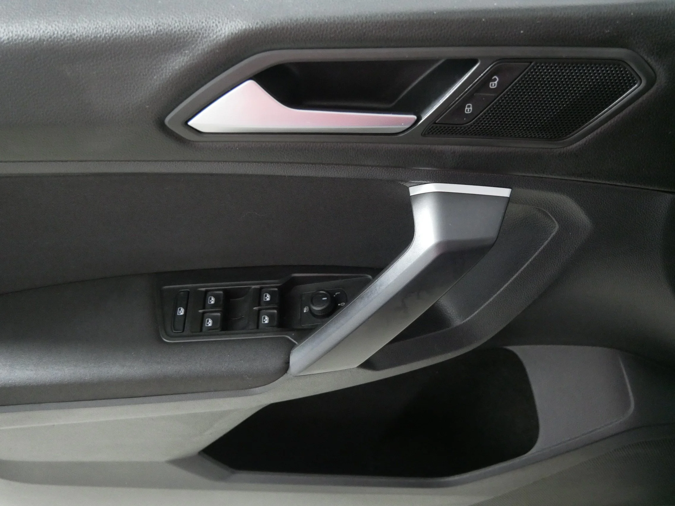 Used 2021 Deep Black Pearl Volkswagen S image 19