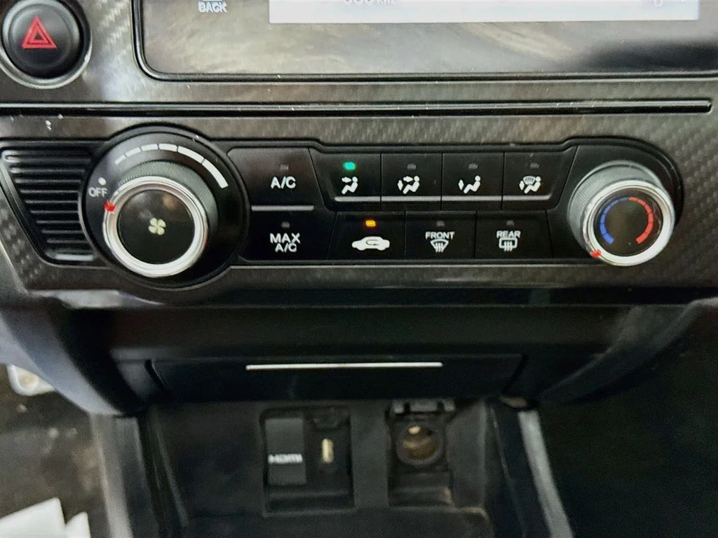 Used 2015 Crystal Black Pearl Honda Si image 17